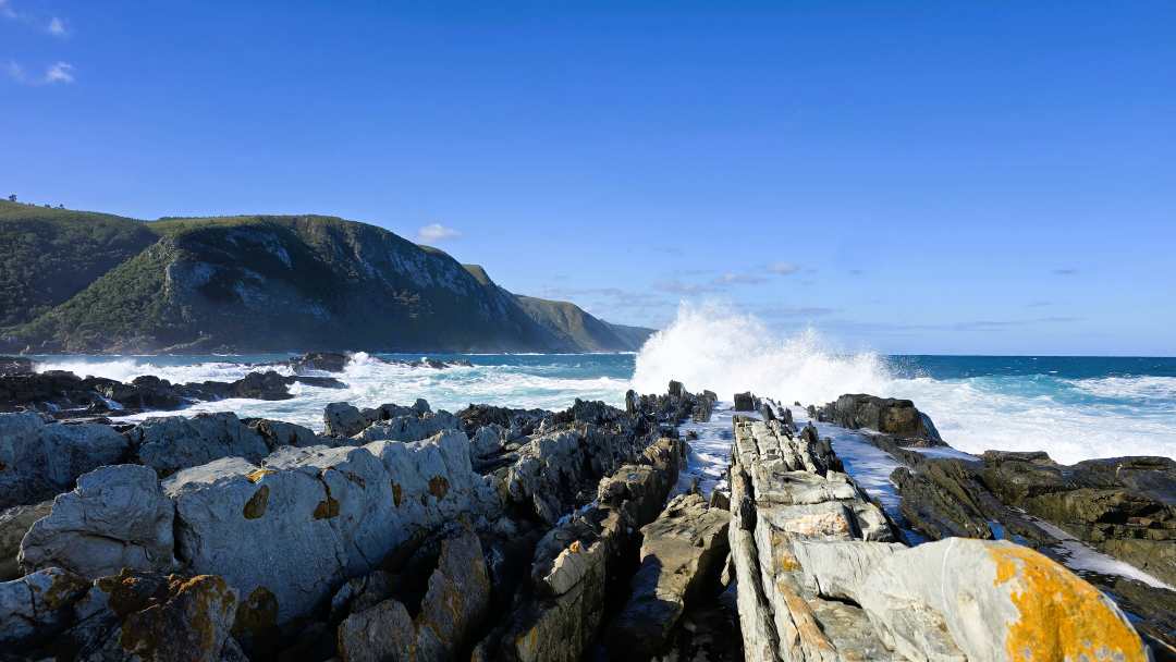 Felsige Küste im Tsitsikamma Nationalpark